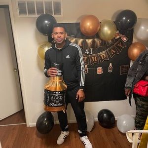 Meet your Posher, Dominic